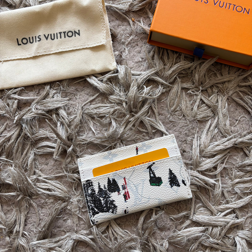 White designer cardholder with box