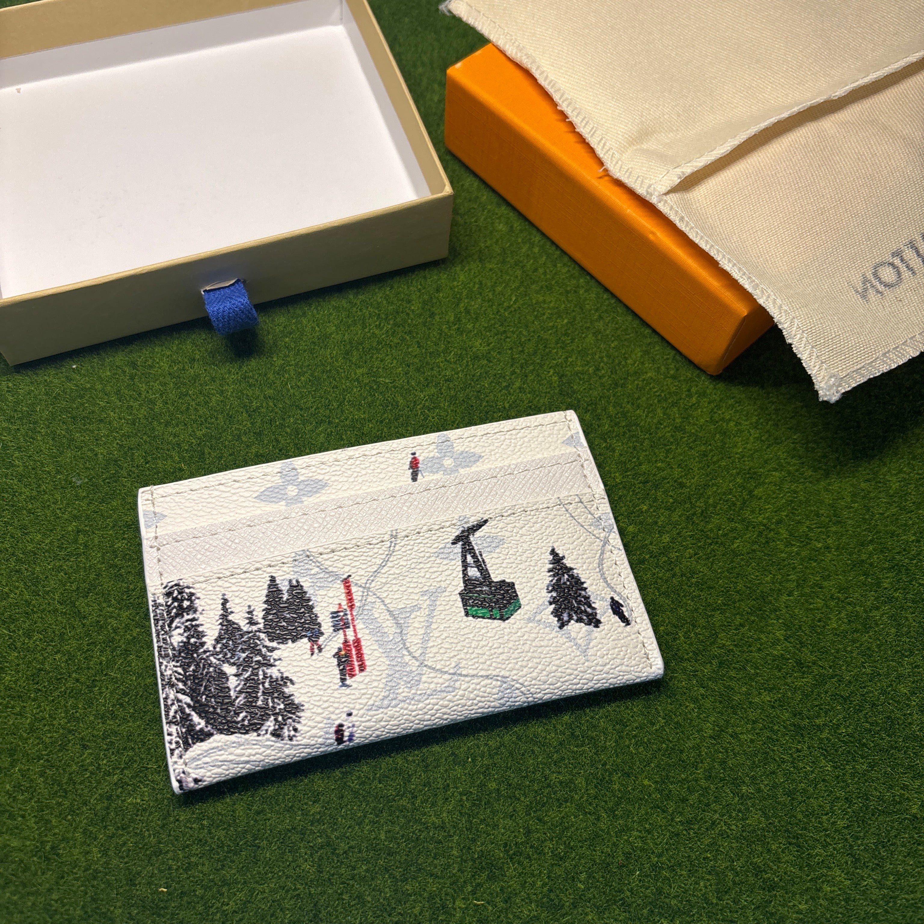White designer cardholder with box